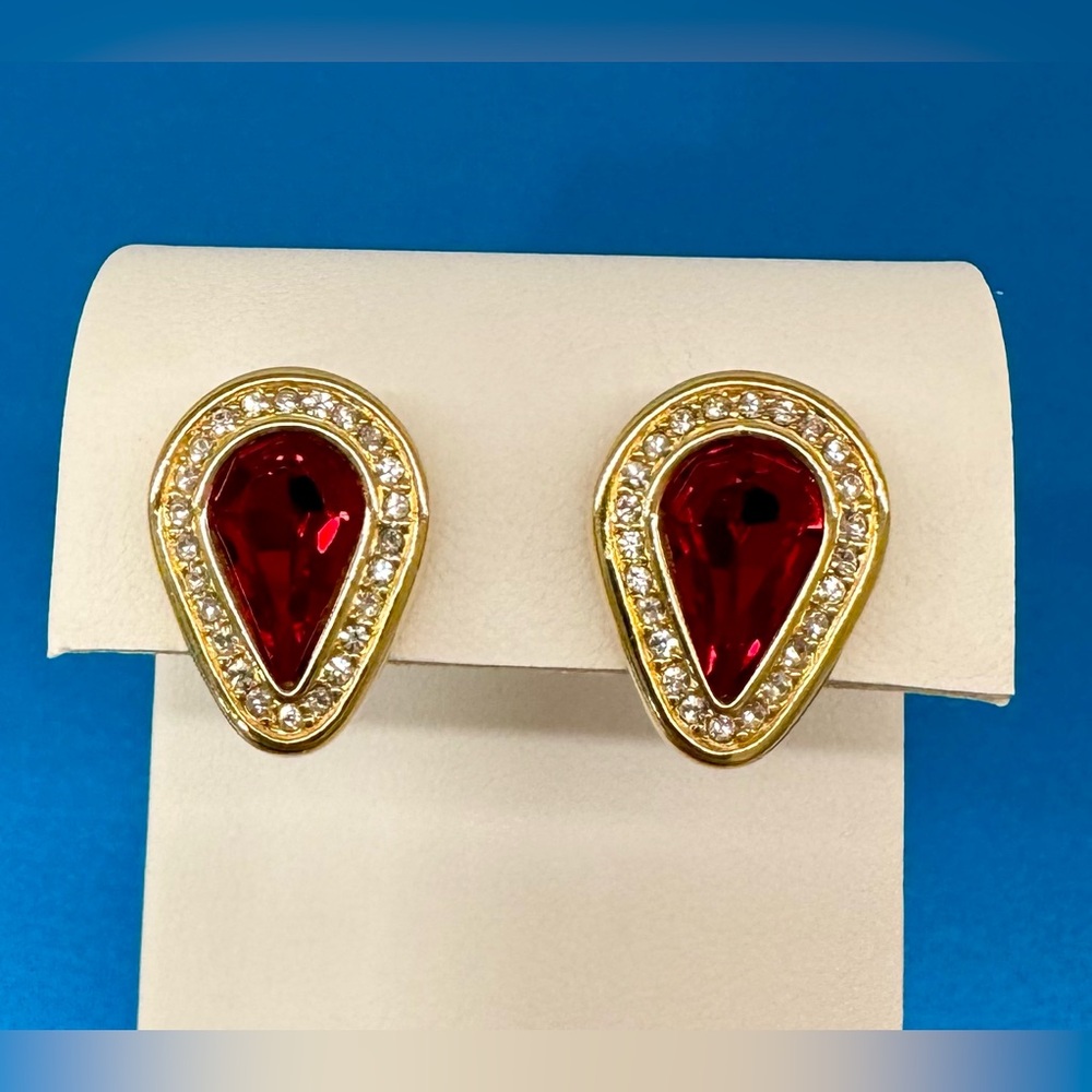 Vintage S.A.L. (Swarovski) Red Crystal Teardrop Clip-On Earrings ❤️💎